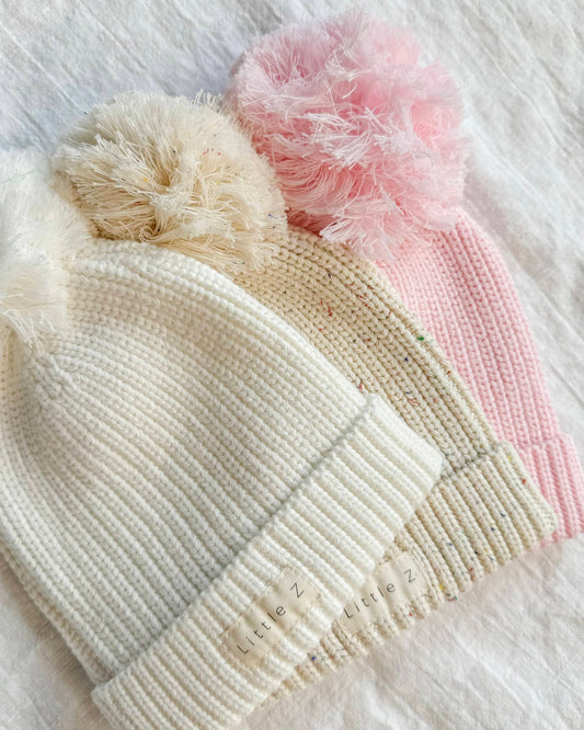 Baby Muts Gebreid met Pompon - Beige spikkel
